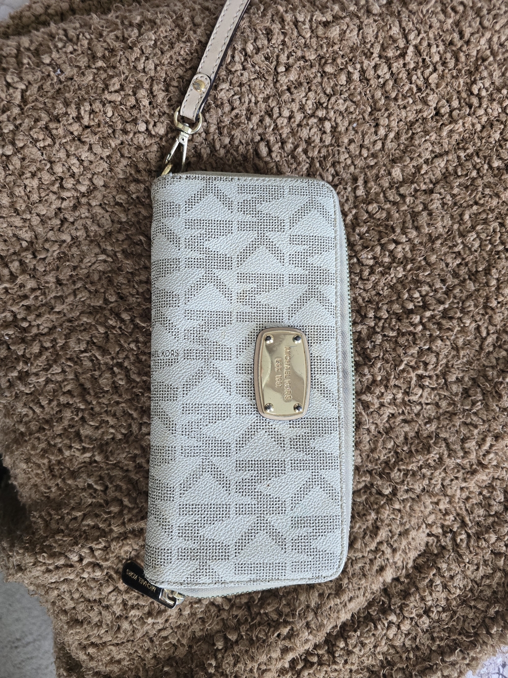 Michael Kors White Signature Wristlet Wallet